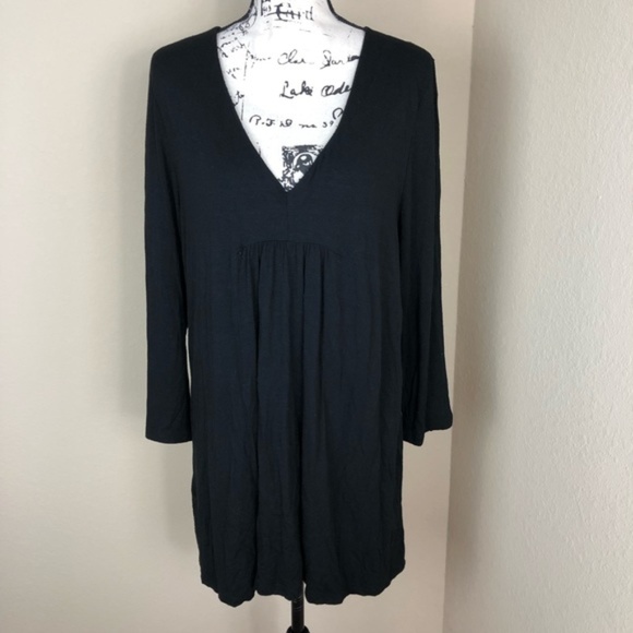 black v neck tunic top